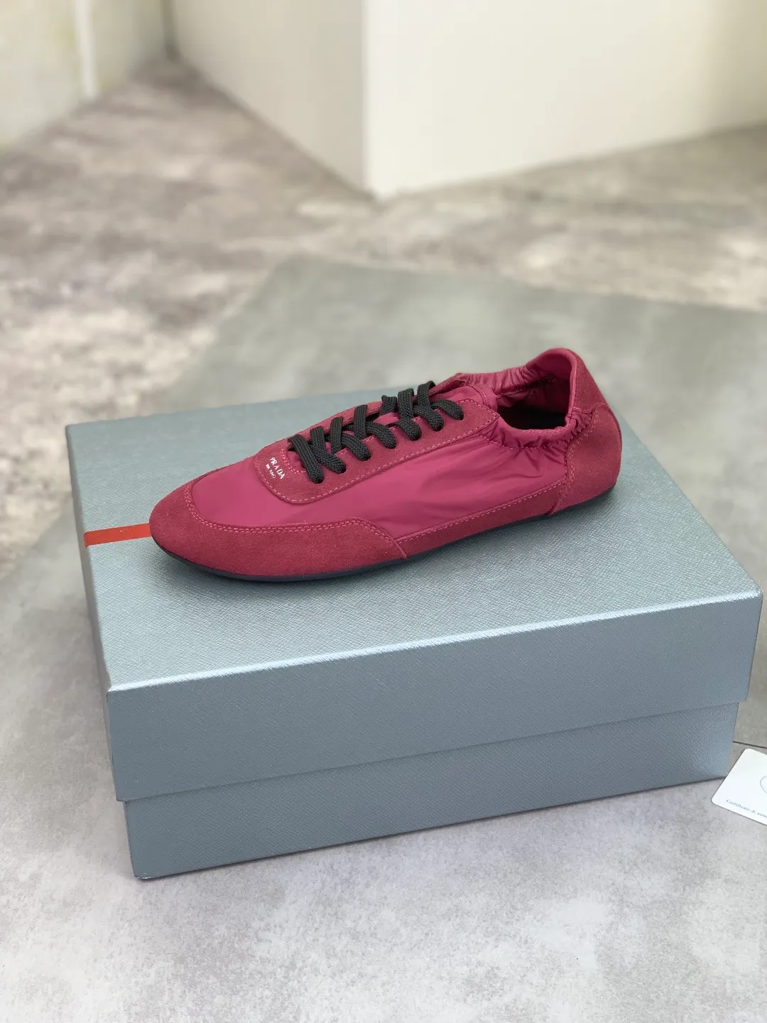 Men's shoes 💰P500💰【New style】hot style is on the official website, 🆘 Trendy brand (Prada) mainly promotes hot style, avant-garde and versatile fashion men's shoes private version mold opening, cowhide surface splicing 1:1 replica... fashionable and simple, original imported cowhide lining cowhide feet; the atmosphere and personality are more fashionable, eye-catching and pursuing class. It will subvert the old idea and be a must-have for fashion trendsetters with you! Must keep it for yourself! Tall and comfortable, large and low, high-end quality workmanship. Size: 38-44; 6️⃣colors available.